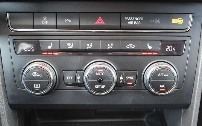 Seat Leon cena 54900 przebieg: 205500, rok produkcji 2019 z Michałowo małe 172
